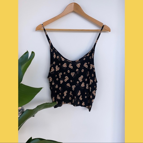🌼flowy daisy crop tank🌼 - Picture 5 of 7